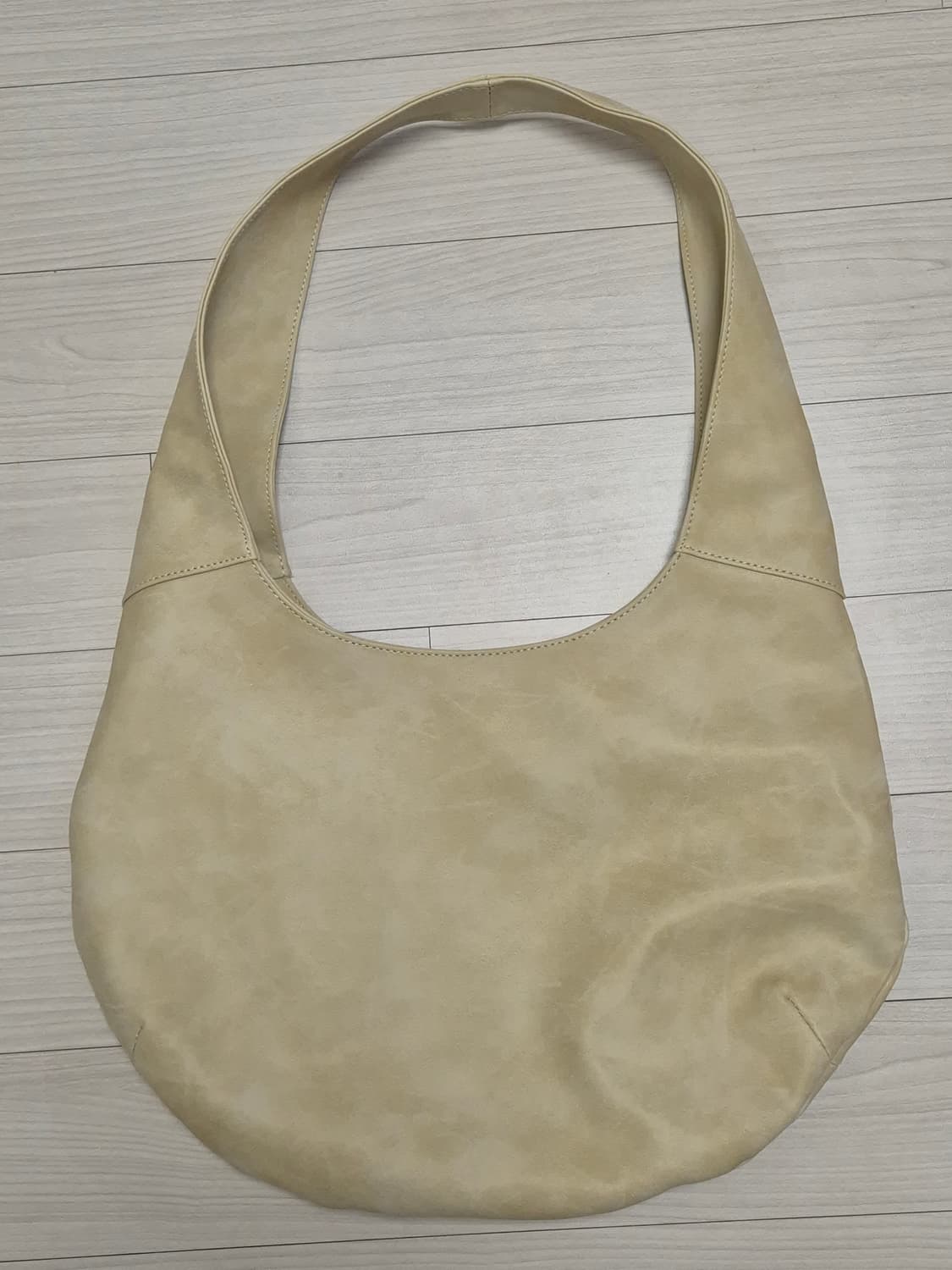 이미스 LOGO EMBOSSED SHOULDER BAG-BEIGE 상품이미지2