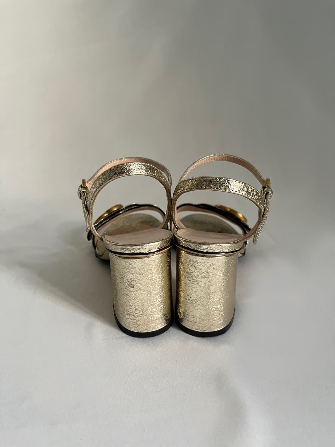 구찌 마몬트 골드 메탈릭 힐 샌들  상품이미지9