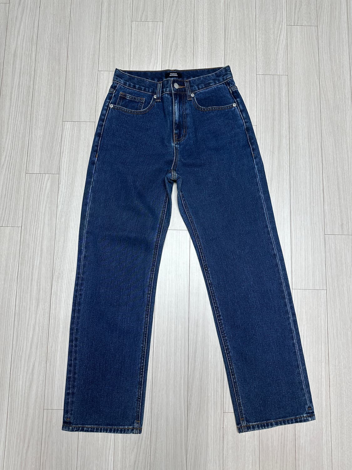 [28] 무신사 스탠다드 스트레이트 데님 미디엄 인디고 상품이미지1