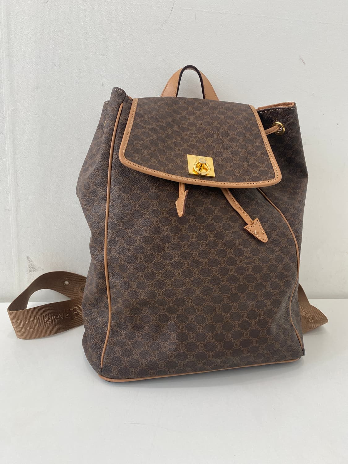 셀린느 마카담 백팩 상품이미지1