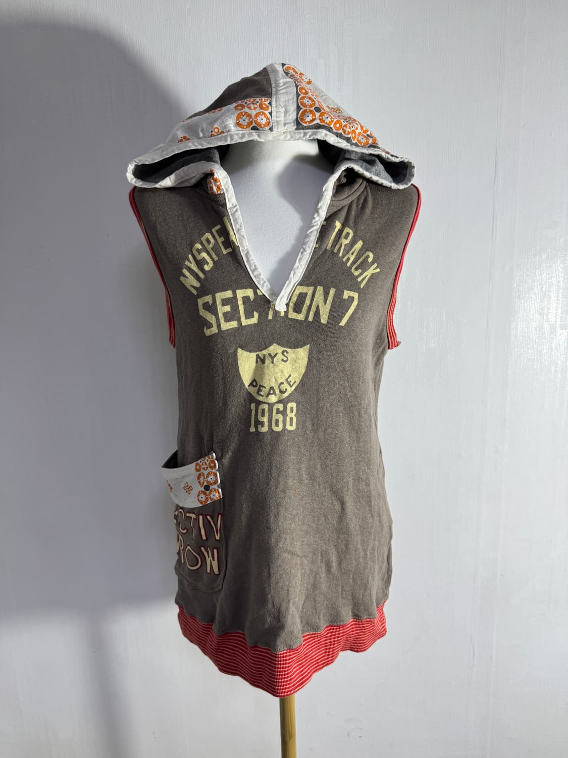 Old bettys 레터링 슬리브리스 후드 탑 y2k 히피 에스닉 상품이미지3