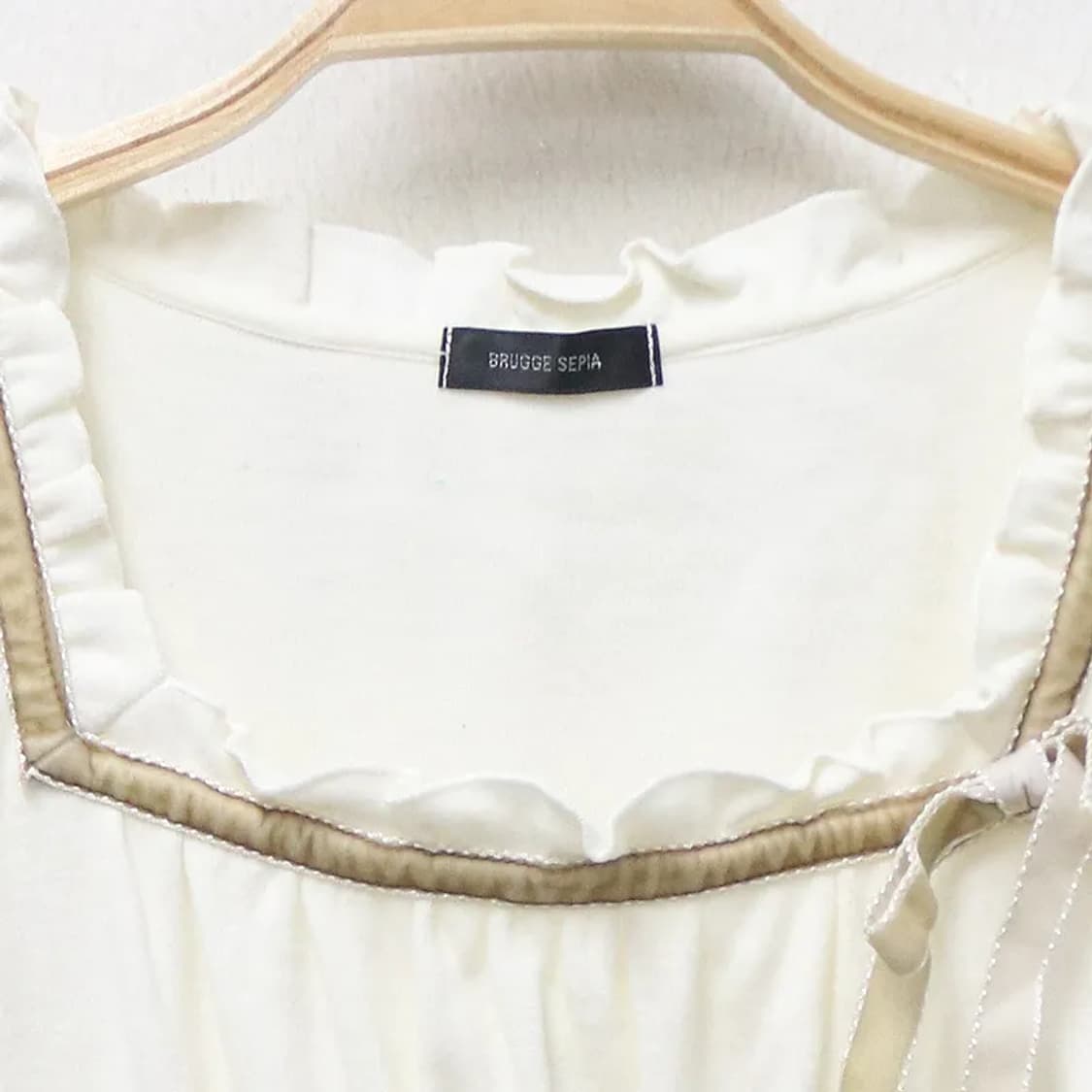 BRUGGE SEPIA 리본코어 울 혼방 셔링 블라우스 62431 상품이미지3