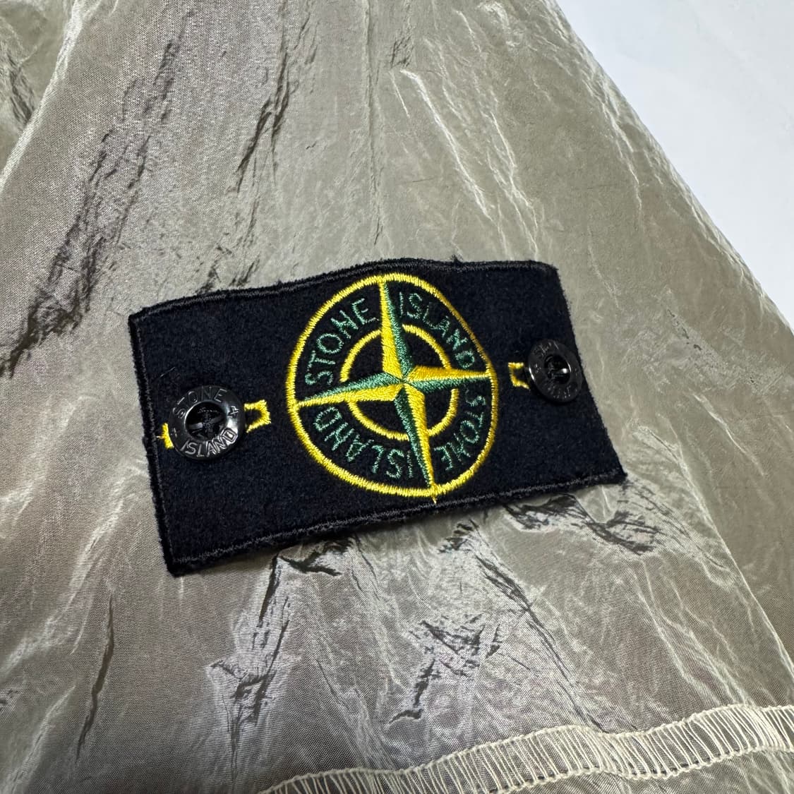 [L] 18FW 스톤아일랜드 나일론메탈 오버셔츠 베이지 상품이미지5