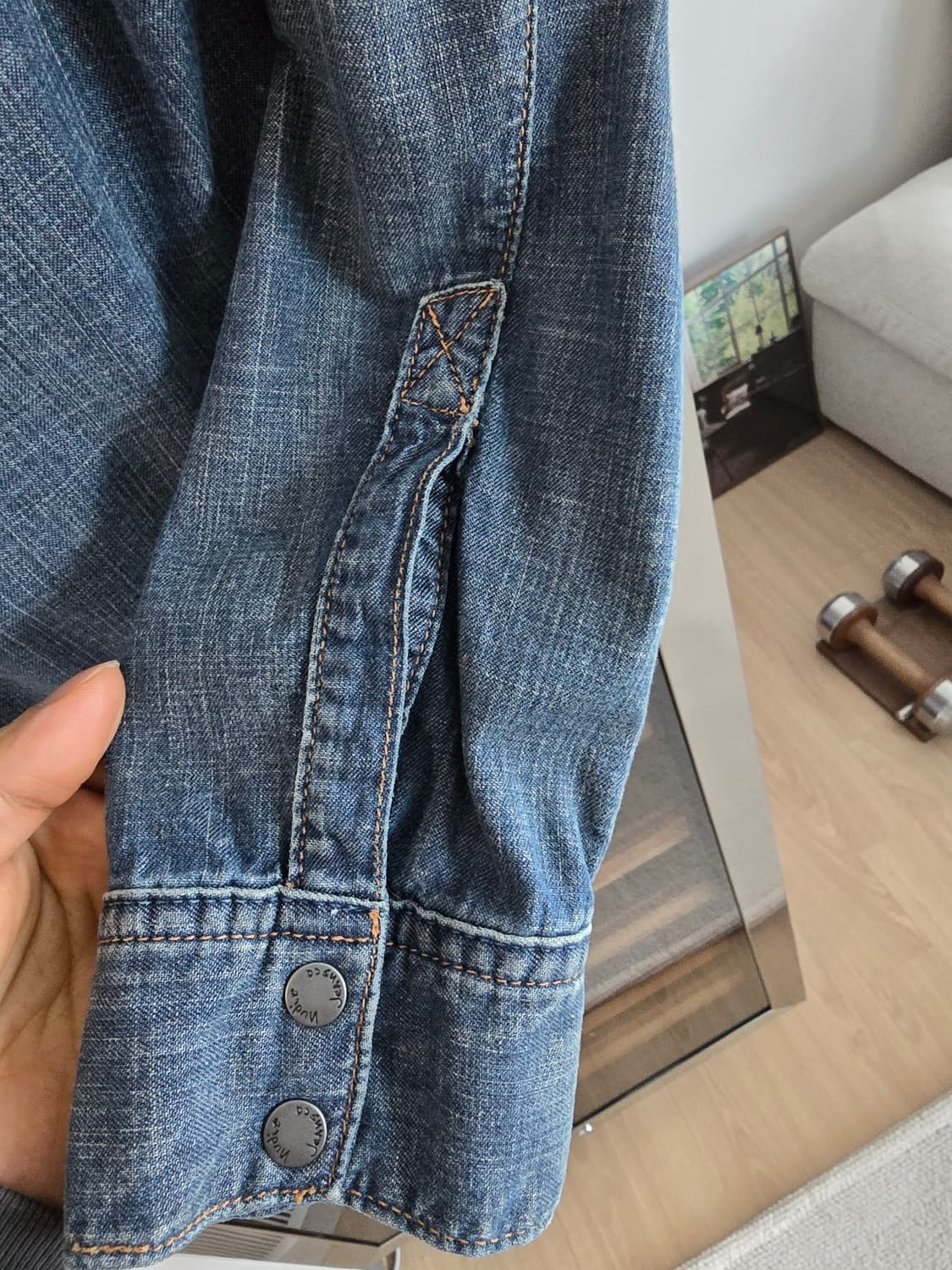 누디진 데님셔츠 M사이즈입니다. 상품이미지4