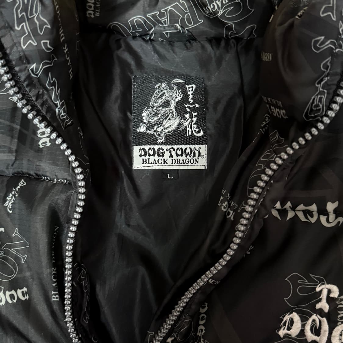 도그타운 블랙 드래곤 패턴 패딩 블랙 상품이미지4