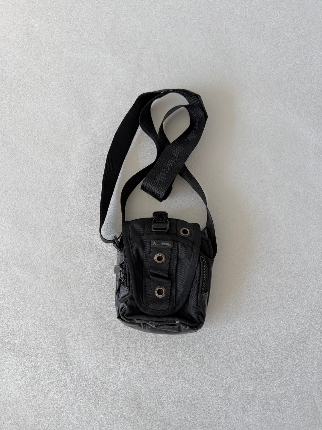 에어워크(AIRWALK) Y2K 크로스백 상품이미지1