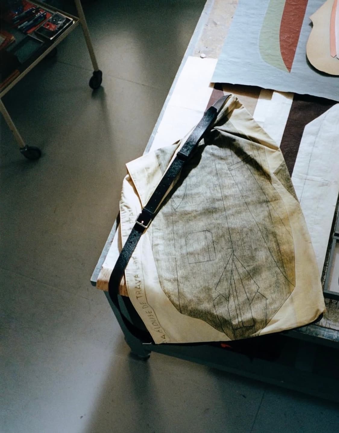 르메르 플래그백 베이지 카키 상품이미지3