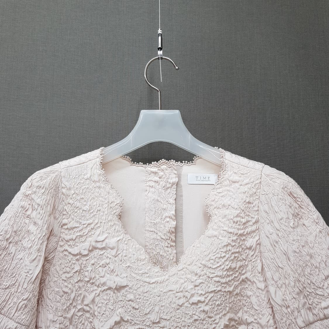 한섬 타임 엠보 레이스 반팔 블라우스 F사이즈 상품이미지2