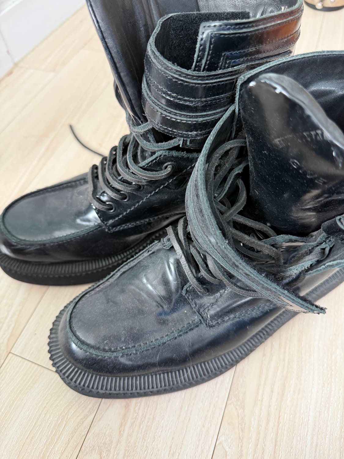 지방시 블랙 레이스업 스니커즈 상품이미지2