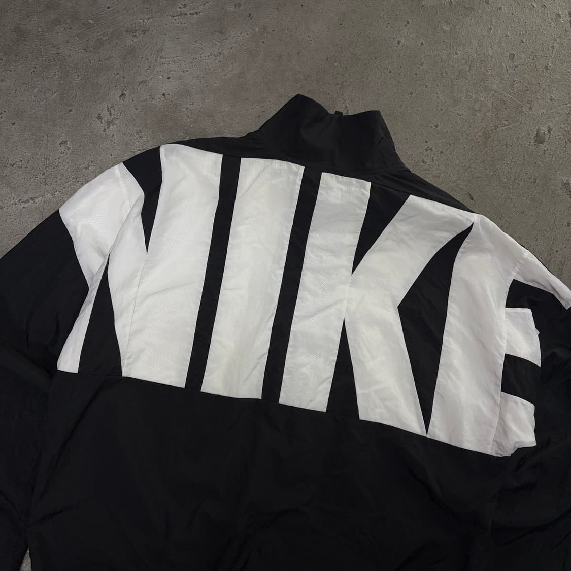나이키 블랙/화이트 바람막이[2304] 상품이미지2