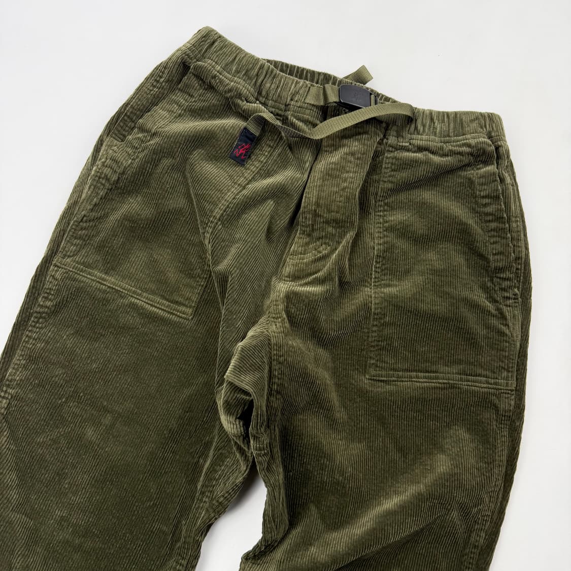 그라미치 루즈테이퍼드 코듀로이 팬츠 올리브 상품이미지2