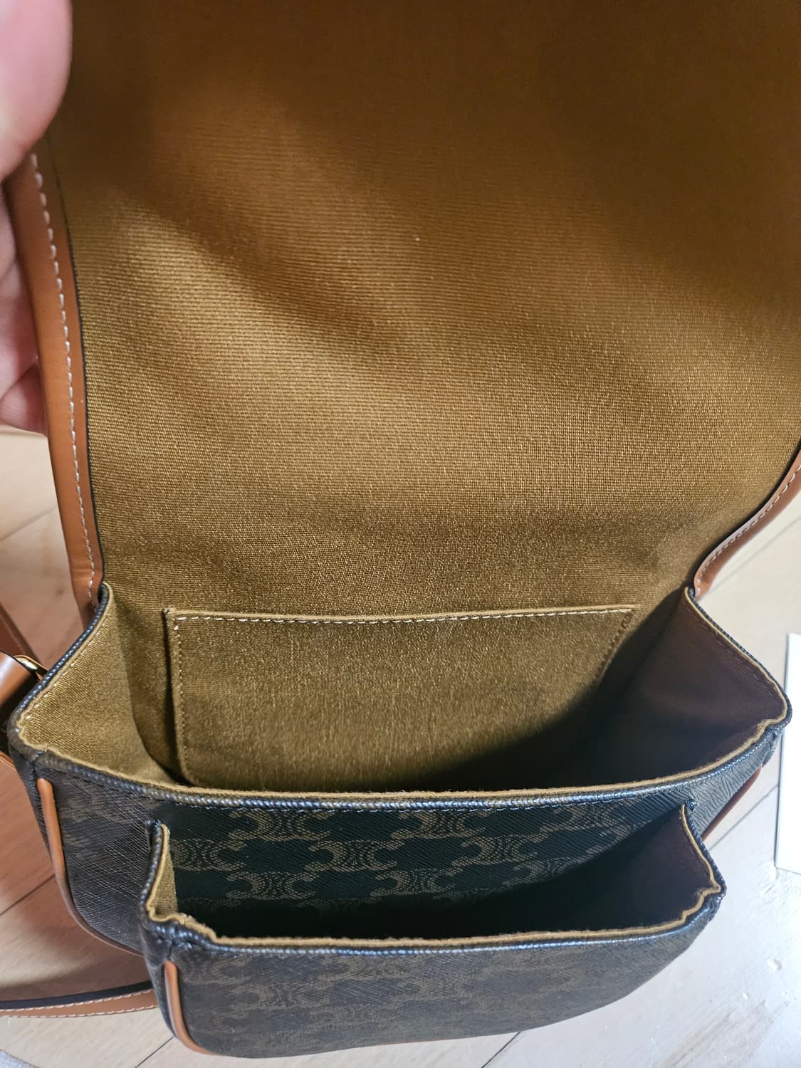 셀린느 트리옹프 캔버스 & 카프스킨 미디움 폴코백 상품이미지8