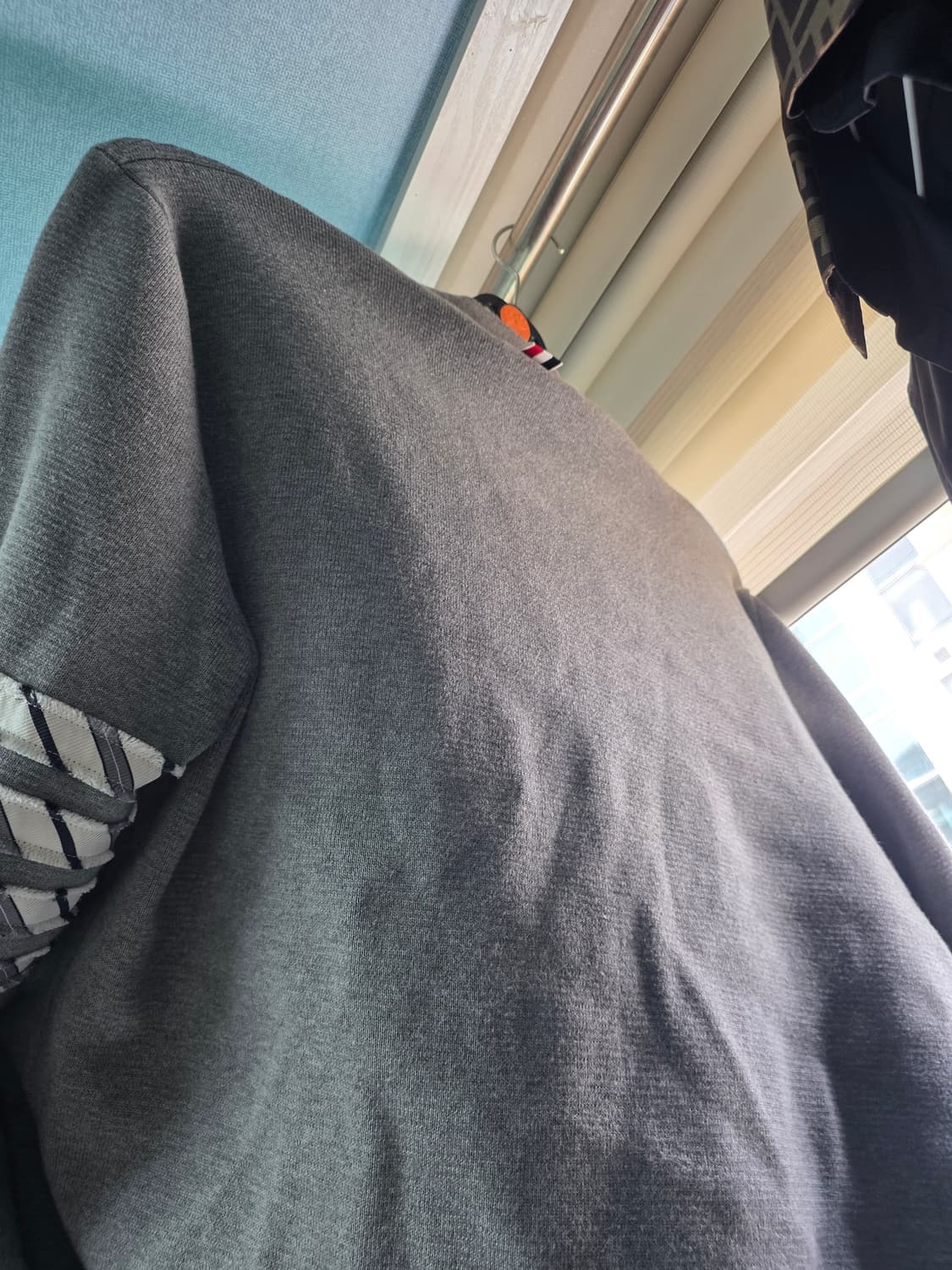 톰브라운 밀라노 스티치 실크 한정판 가디건 톰브라운 바람막이 일괄판매 상품이미지4