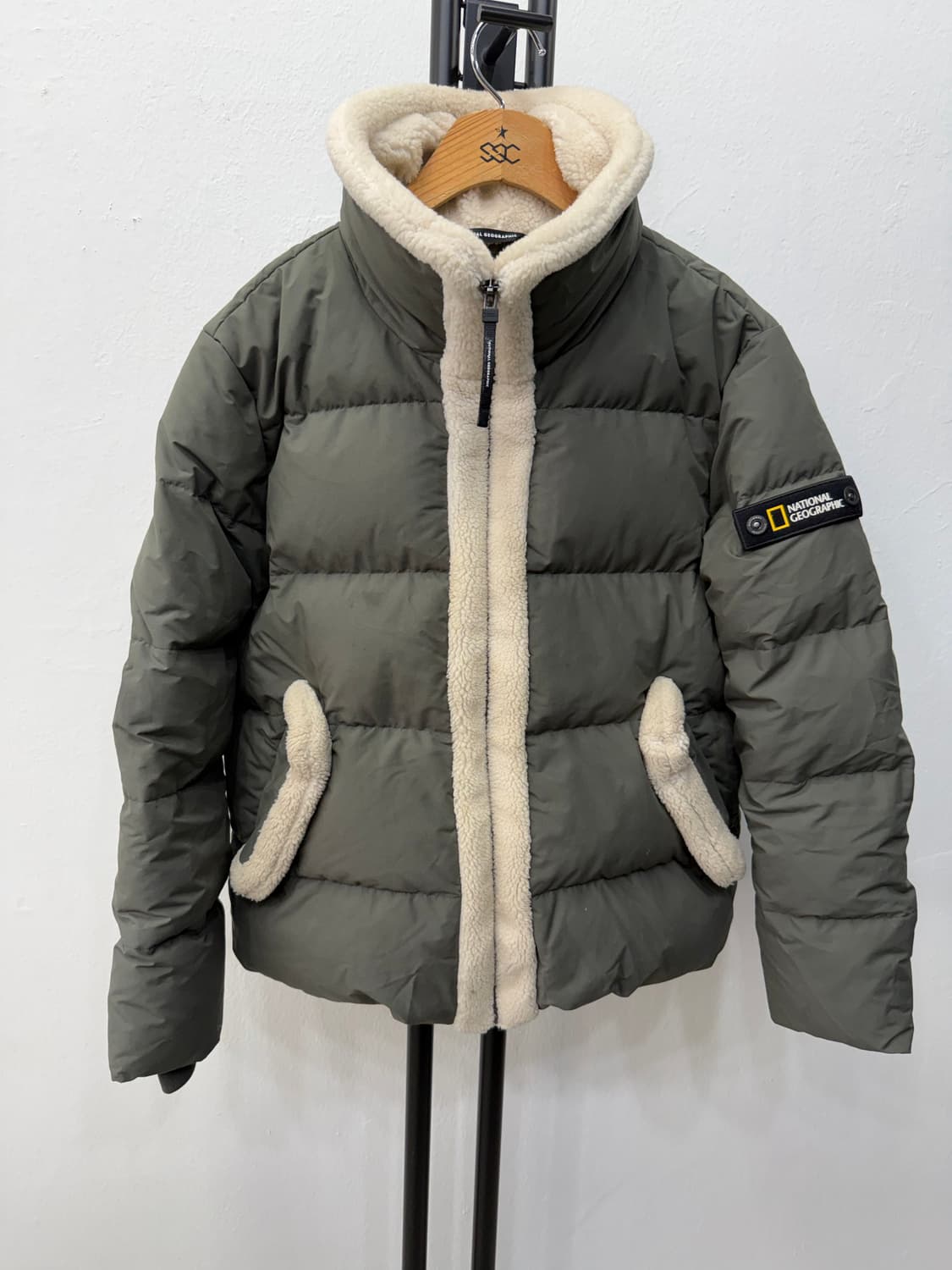 정품) 내셔널지오그래픽 여성 오버핏 양털패딩 XS 상품이미지1