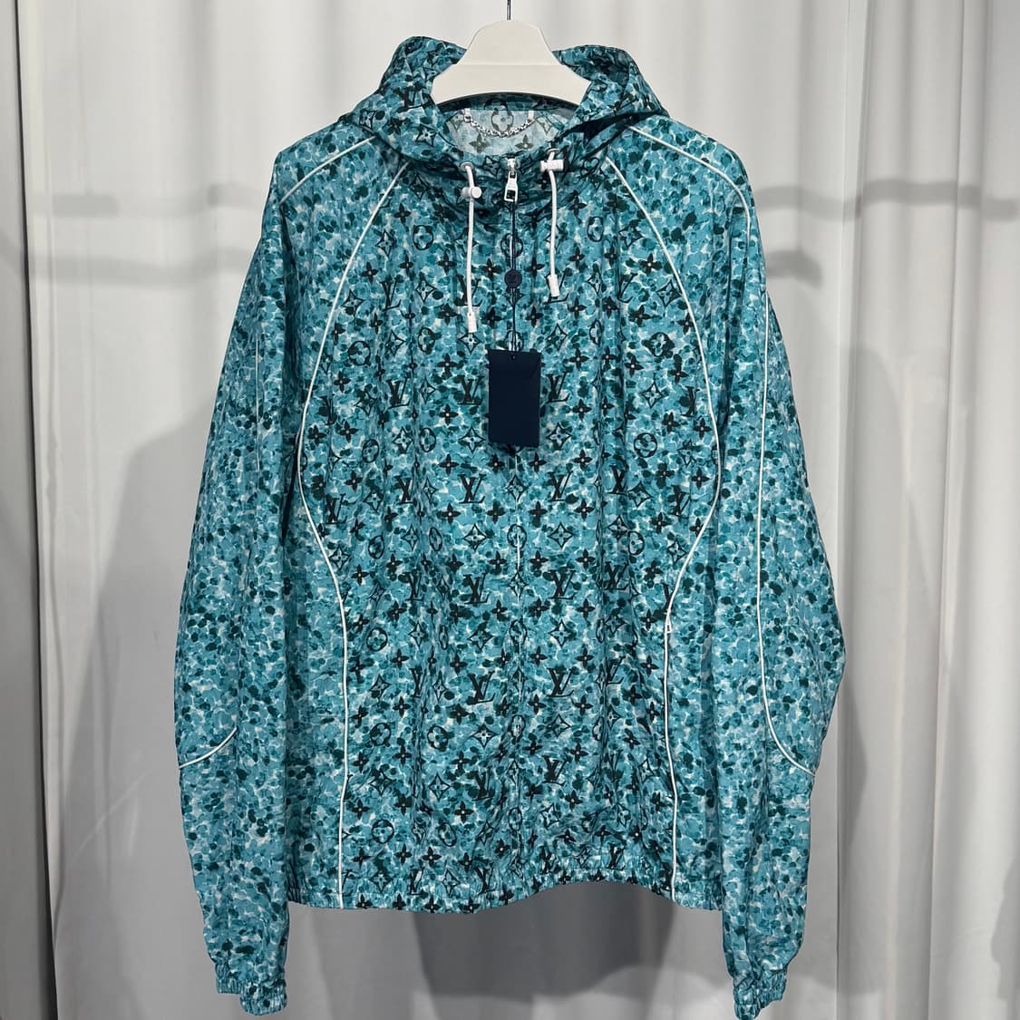 [새상품/115] [새상품] 루이비통 모노그램 포인틸리즘 윈드브레이커 상품이미지2