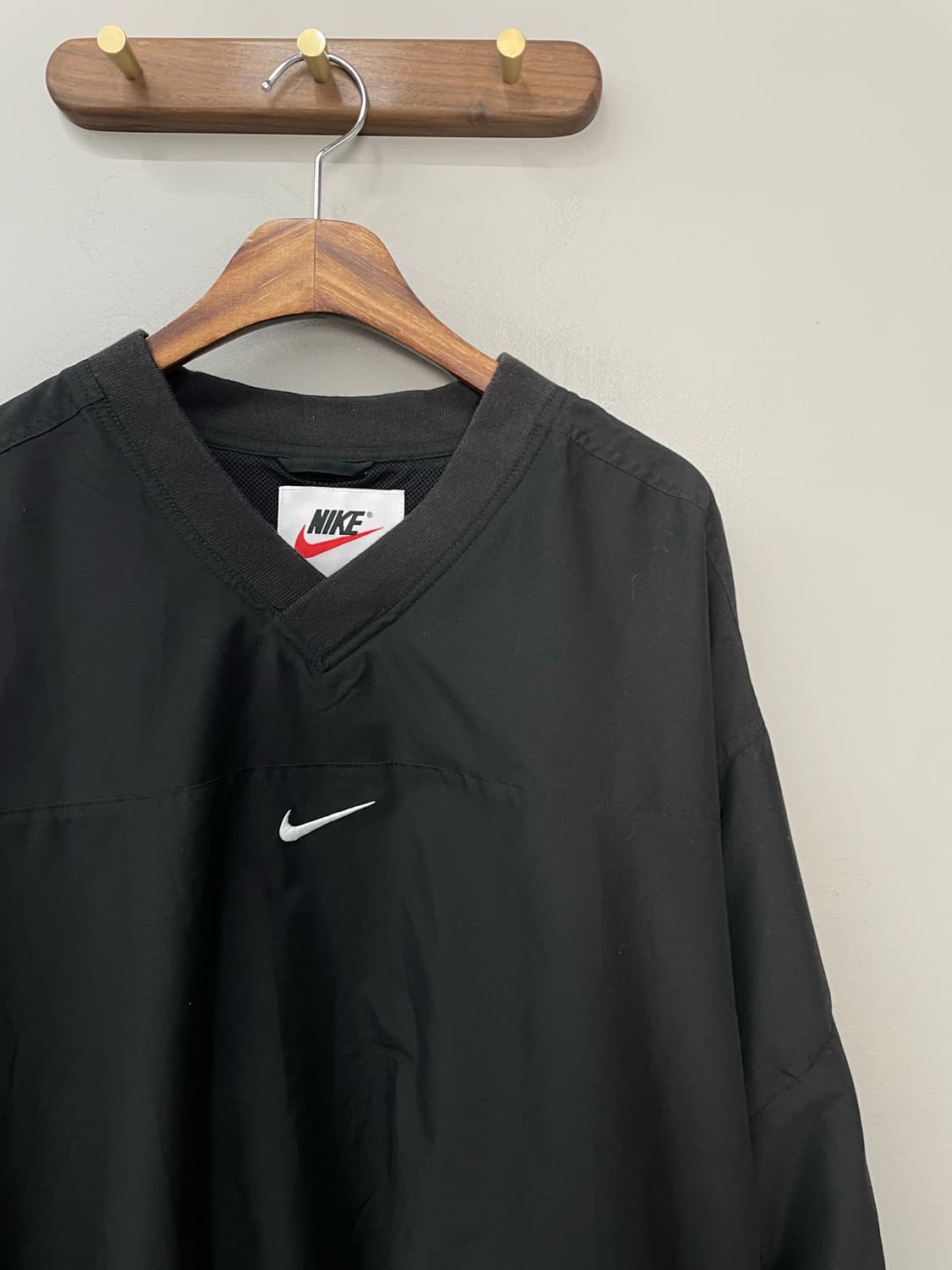 나이키 올드스쿨 체스트 로고 브이넥 블랙 웜업 H1117 상품이미지3