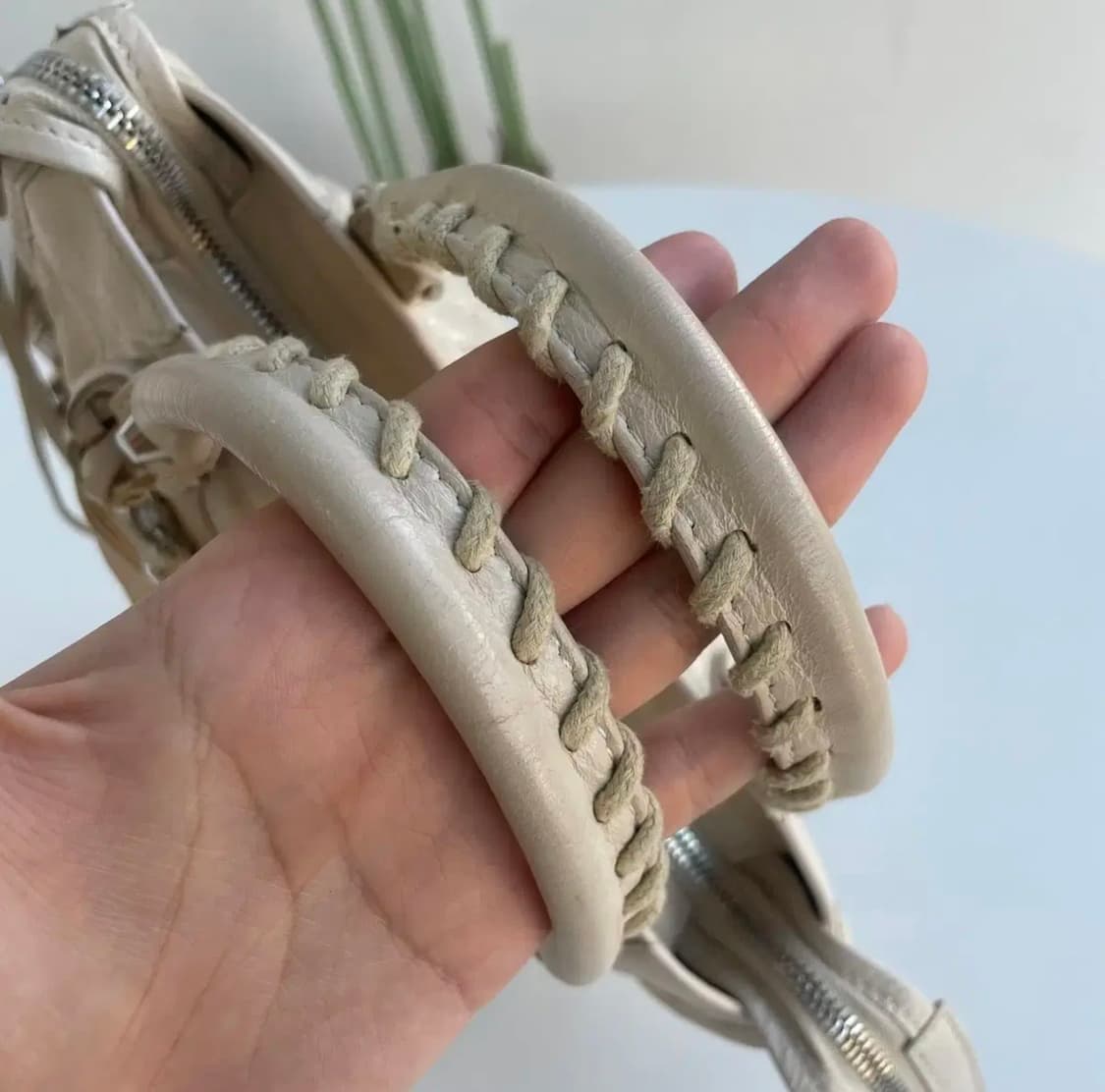 발렌시아가 모터백 미니 베이지 상품이미지4