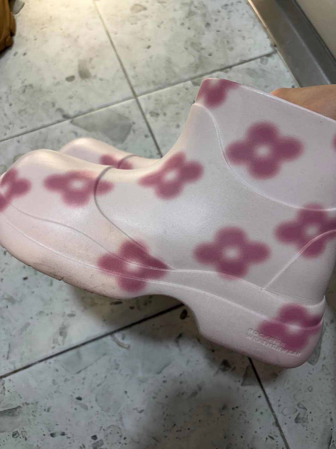 락피쉬X민주킴 콜라보 레인부츠 핑크 250 상품이미지4