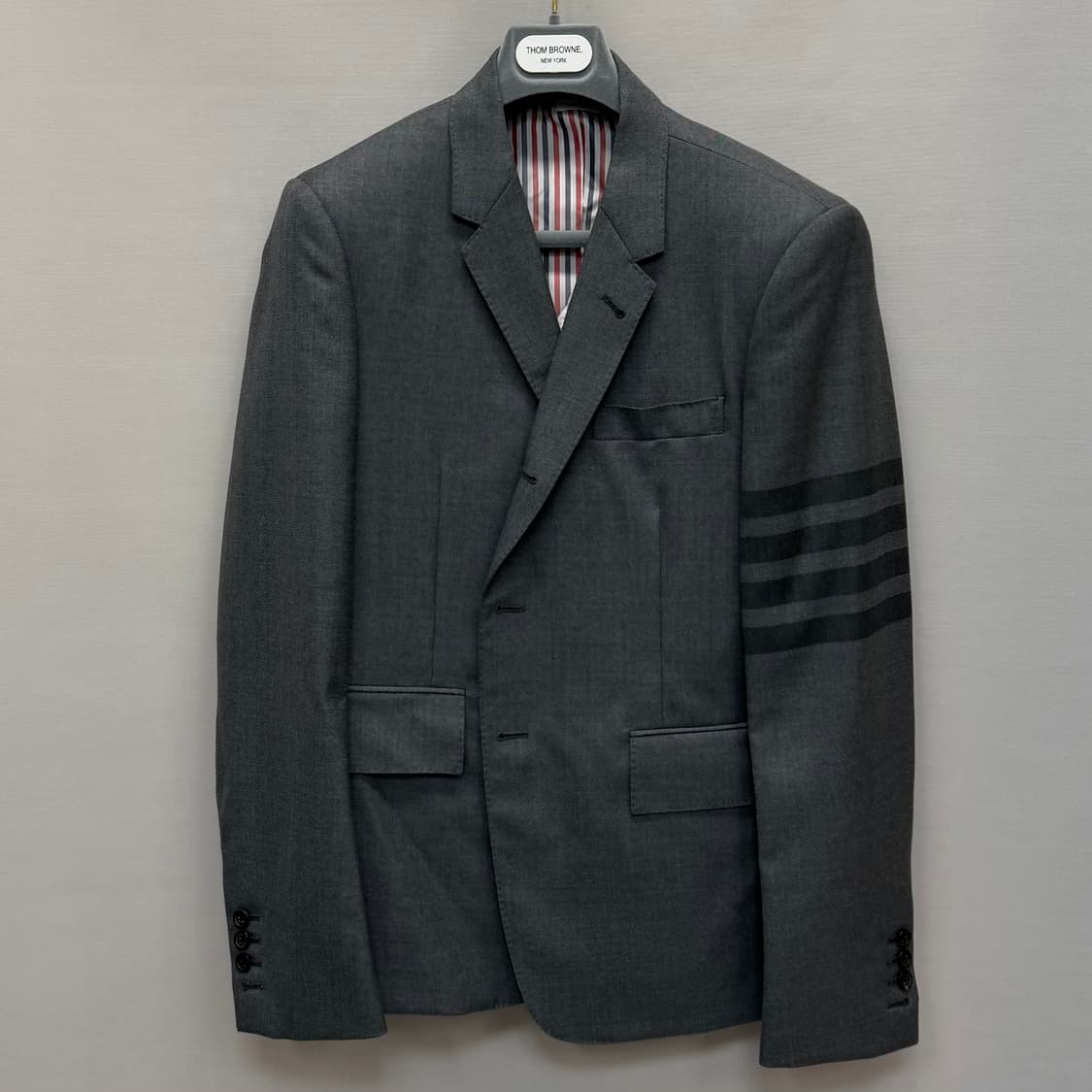 톰브라운 하이암홀 사선 블레이저(100 34) 상품이미지2