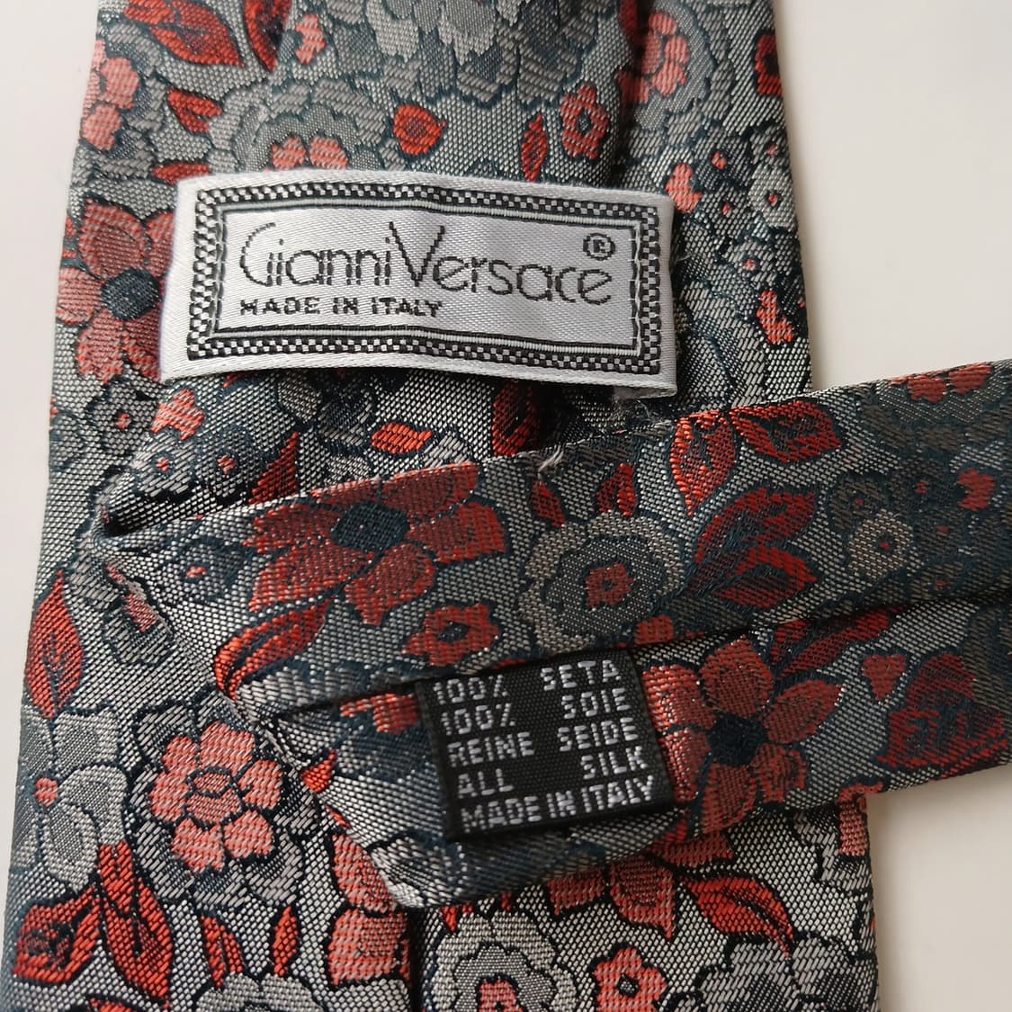 베르사체 실크 그레이 플라워 패턴 넥타이 9.1cm B등급 A19373
 상품이미지6