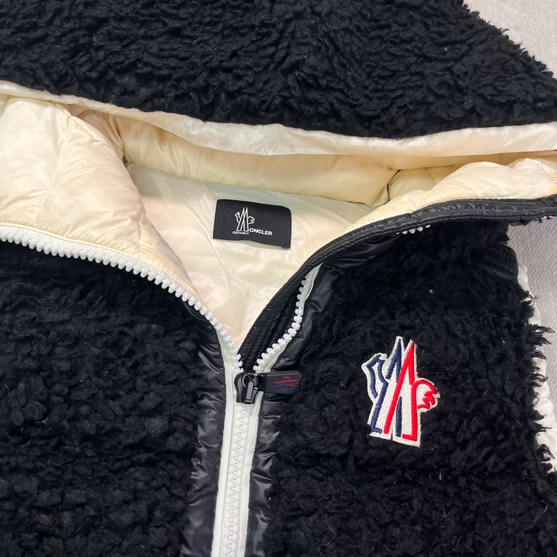 W100 몽클레어 25FW 패딩 베스트  상품이미지2