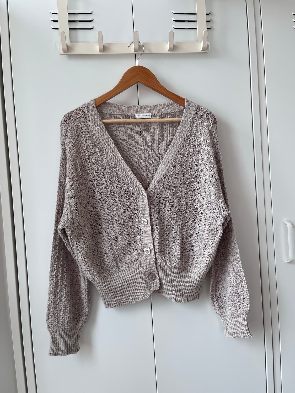 Earth music 프리미엄 라벨 그물 니트 오트밀 가디건 상품이미지4