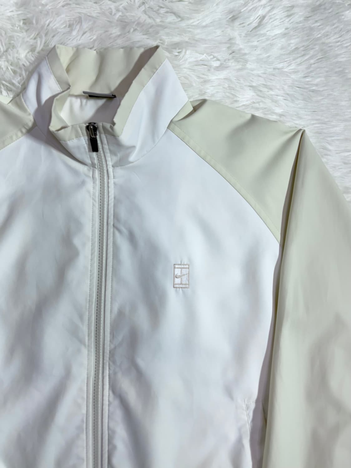 나이키 00‘s 화이트•베이지 테니스로고 바람막이  상품이미지5