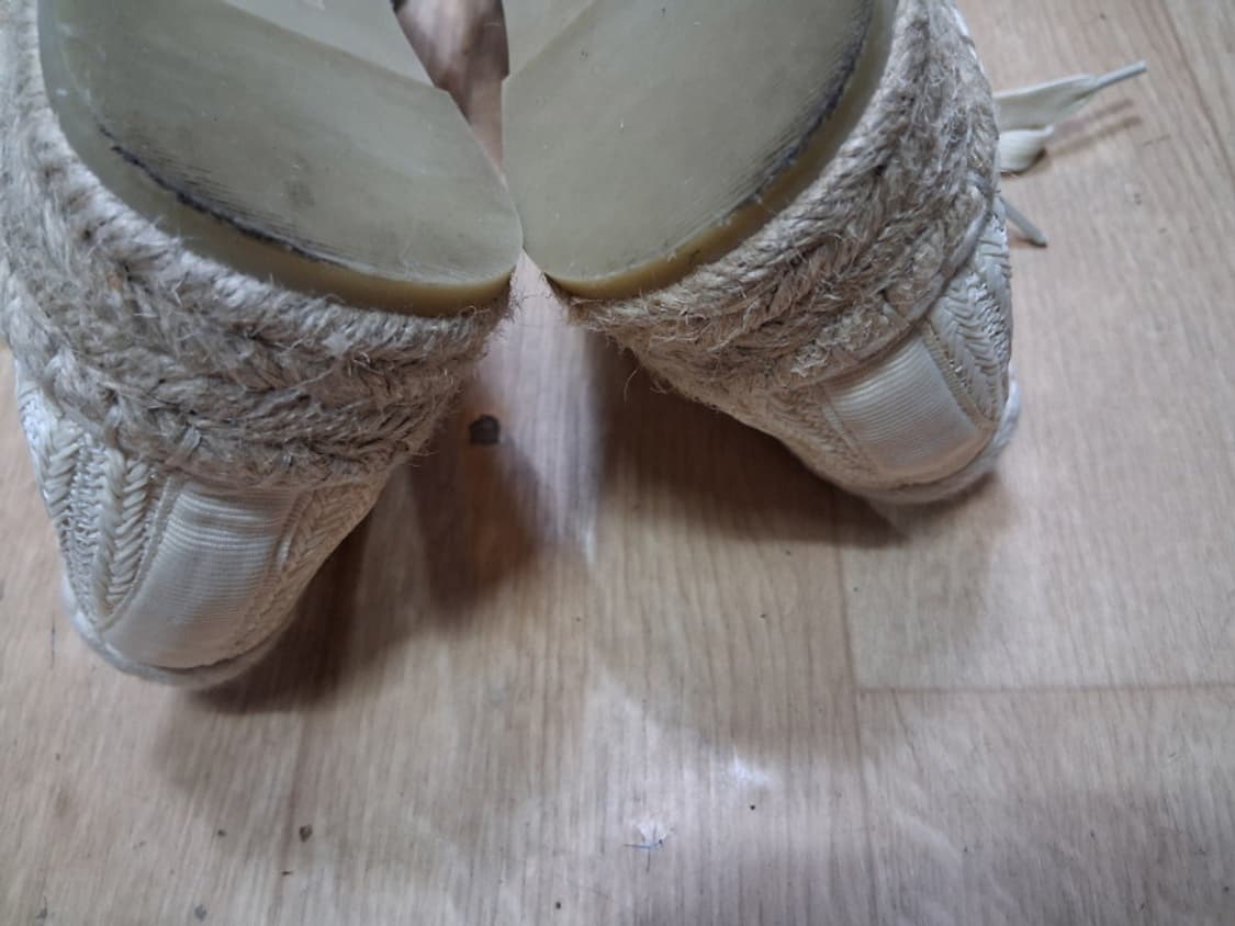 일본수입구제 아르마니익스체인지 여성 아이보리 웨지 스니커즈 235

원산 상품이미지8