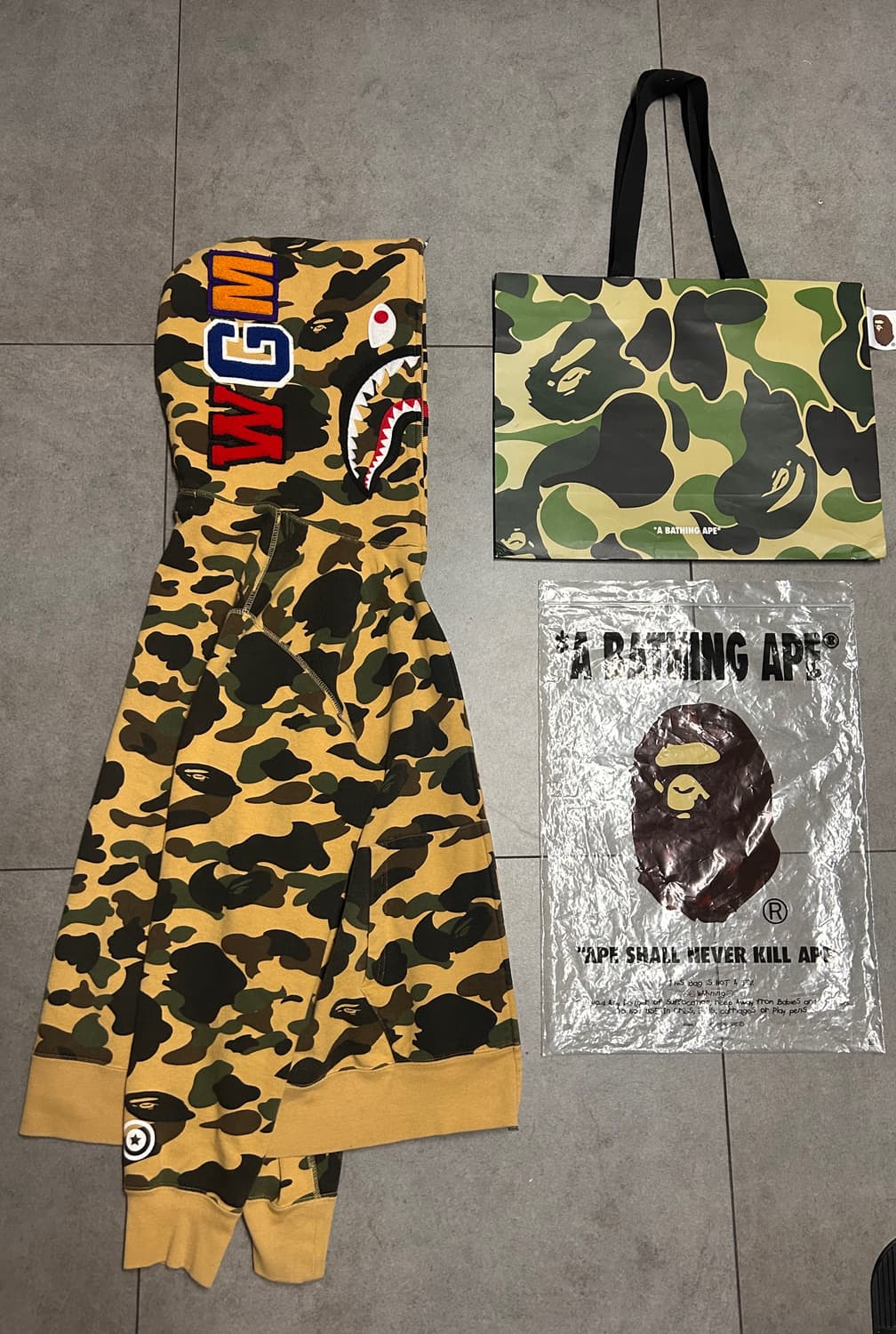 베이프 황계 샤크 후드집업 상품이미지1