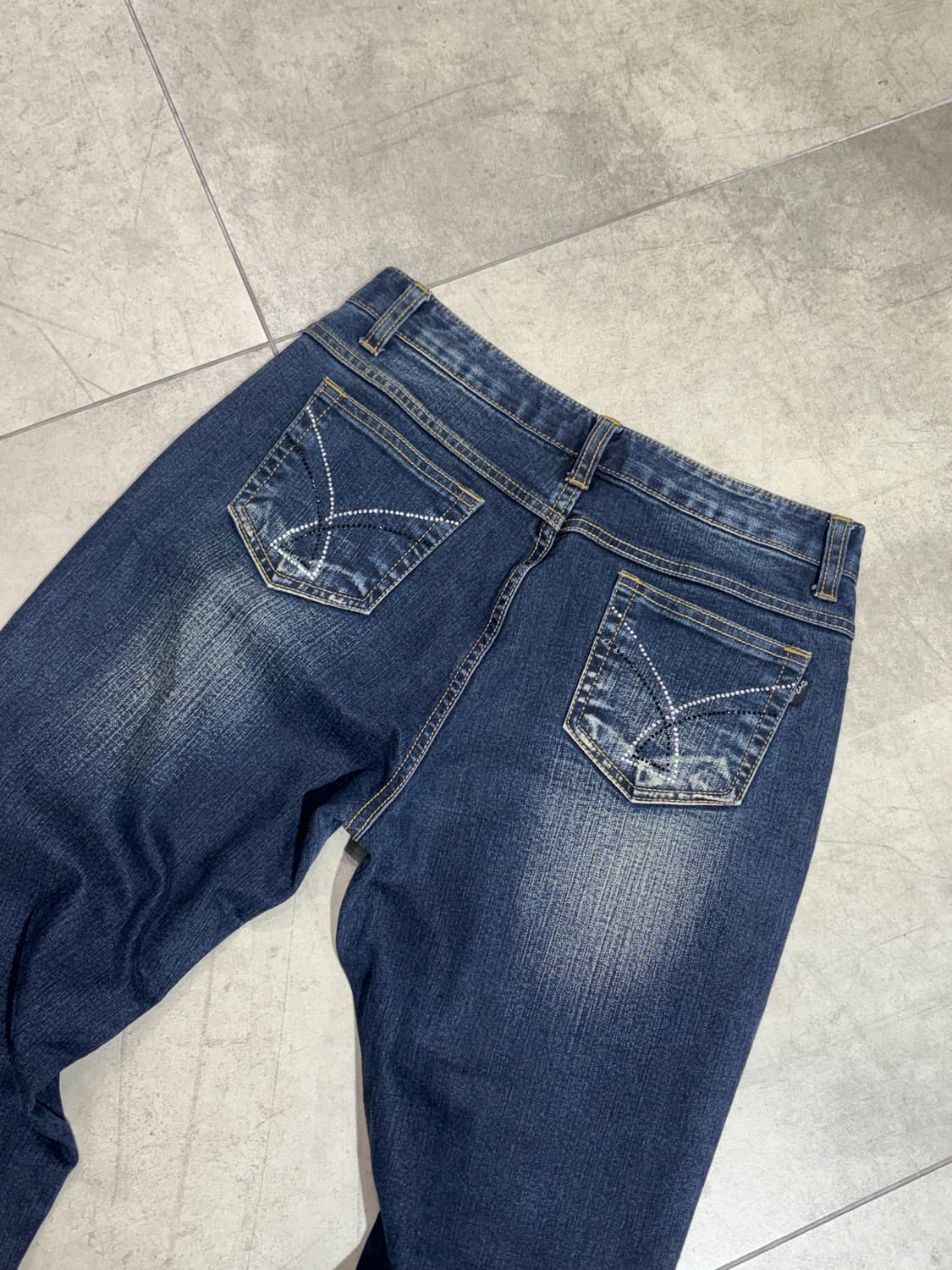 큐빅 디테일 세미 부츠컷 데님 팬츠 상품이미지8