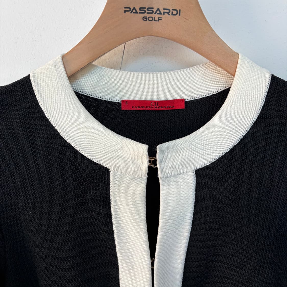 명품 카롤리나에레나 블랙 화이트 가디건 상품이미지2