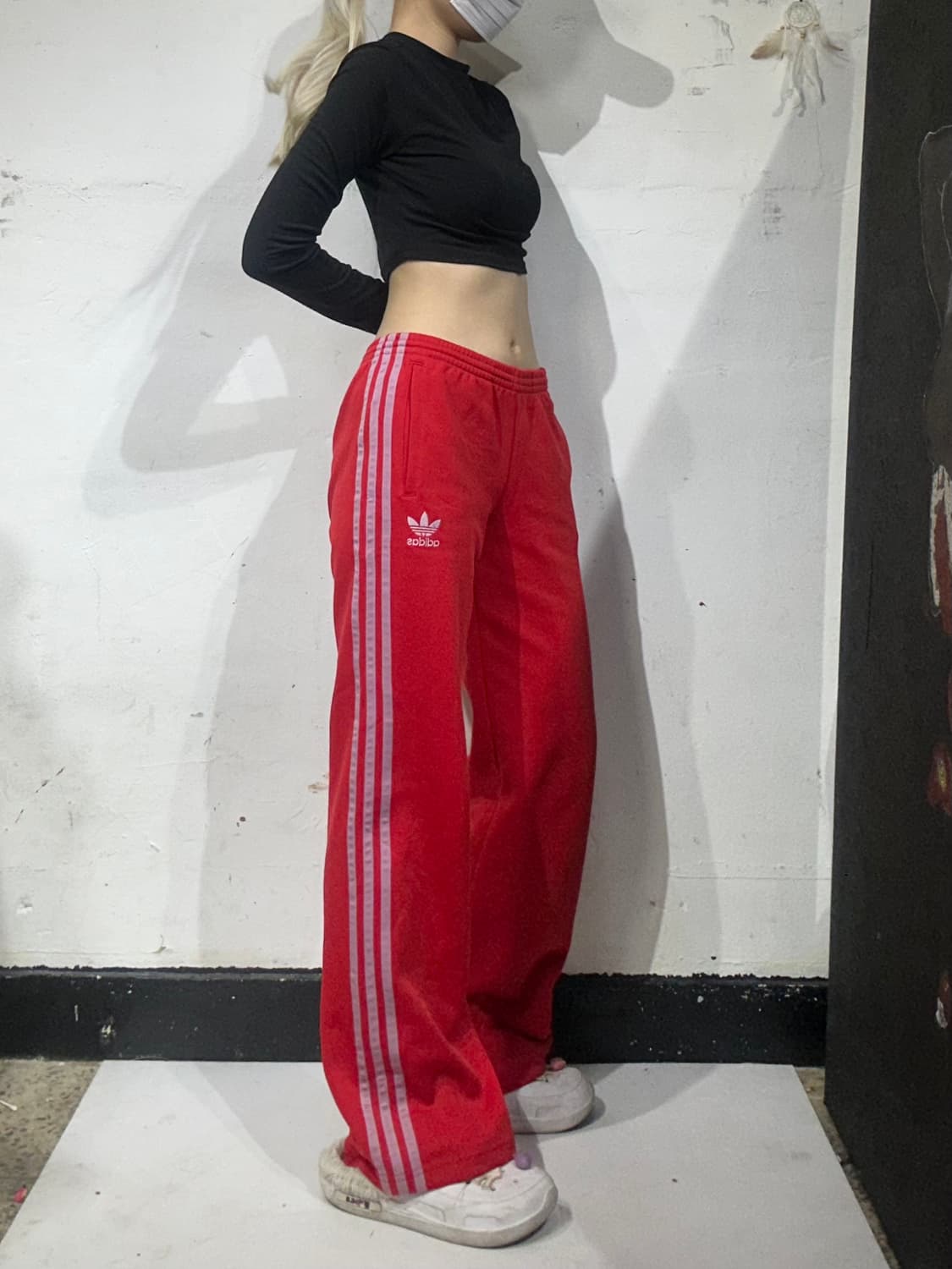 아디다스 레드 와이드 화이트 삼선 파이어버드 팬츠 상품이미지1