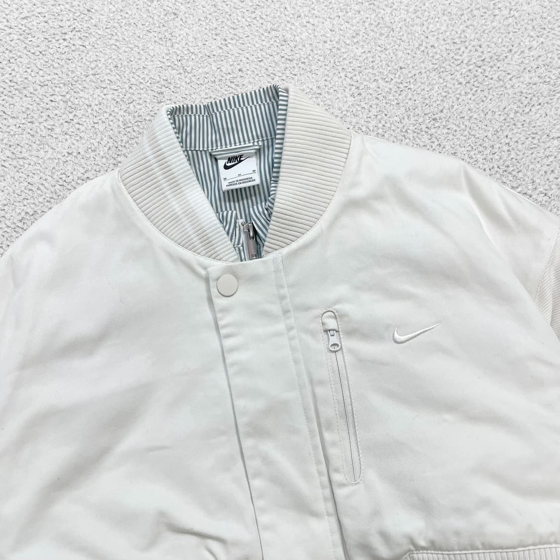 나이키 우먼스 디스트로이어 크롭 캔버스 자켓 크림 화이트  상품이미지2