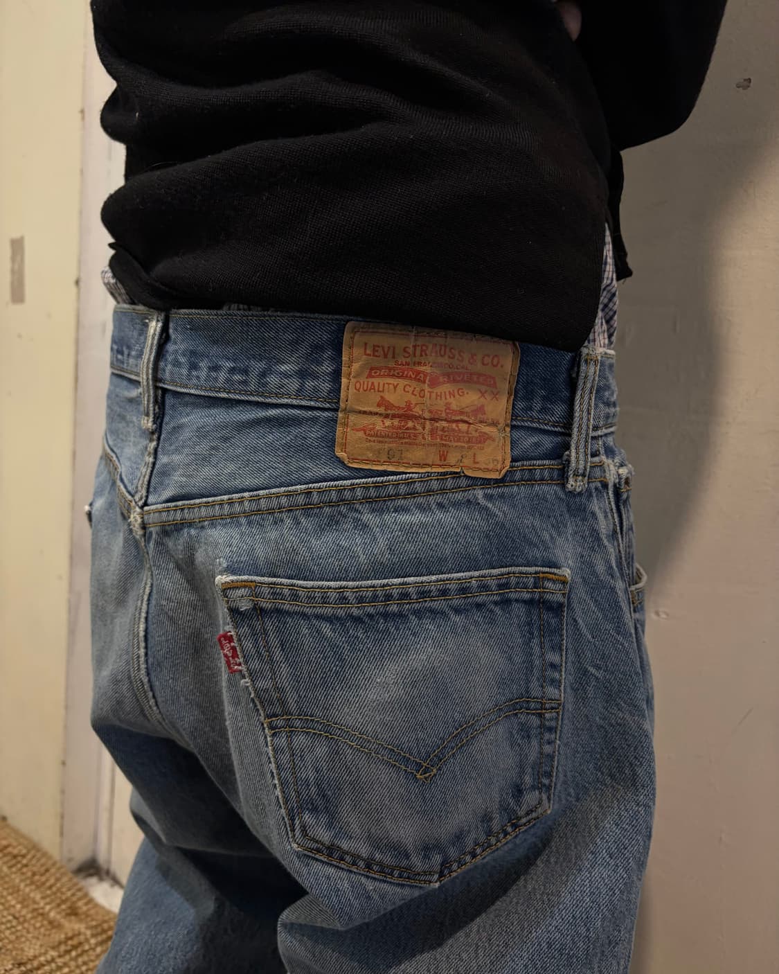 00‘s LEVIS 501 denim scratch jeans 상품이미지2