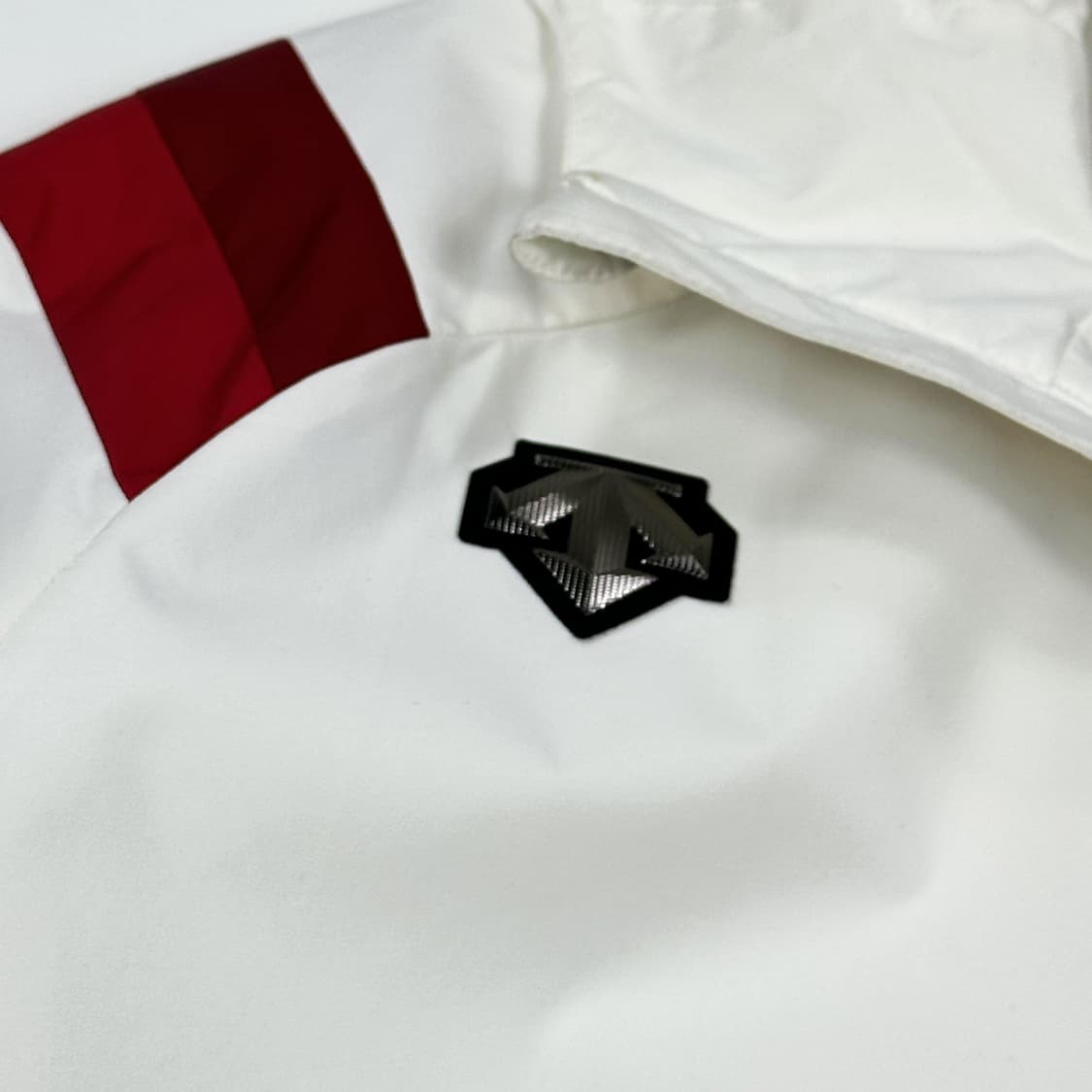 데상트 독일 풀오버 화이트 바람막이 자켓 (XXL) 상품이미지4