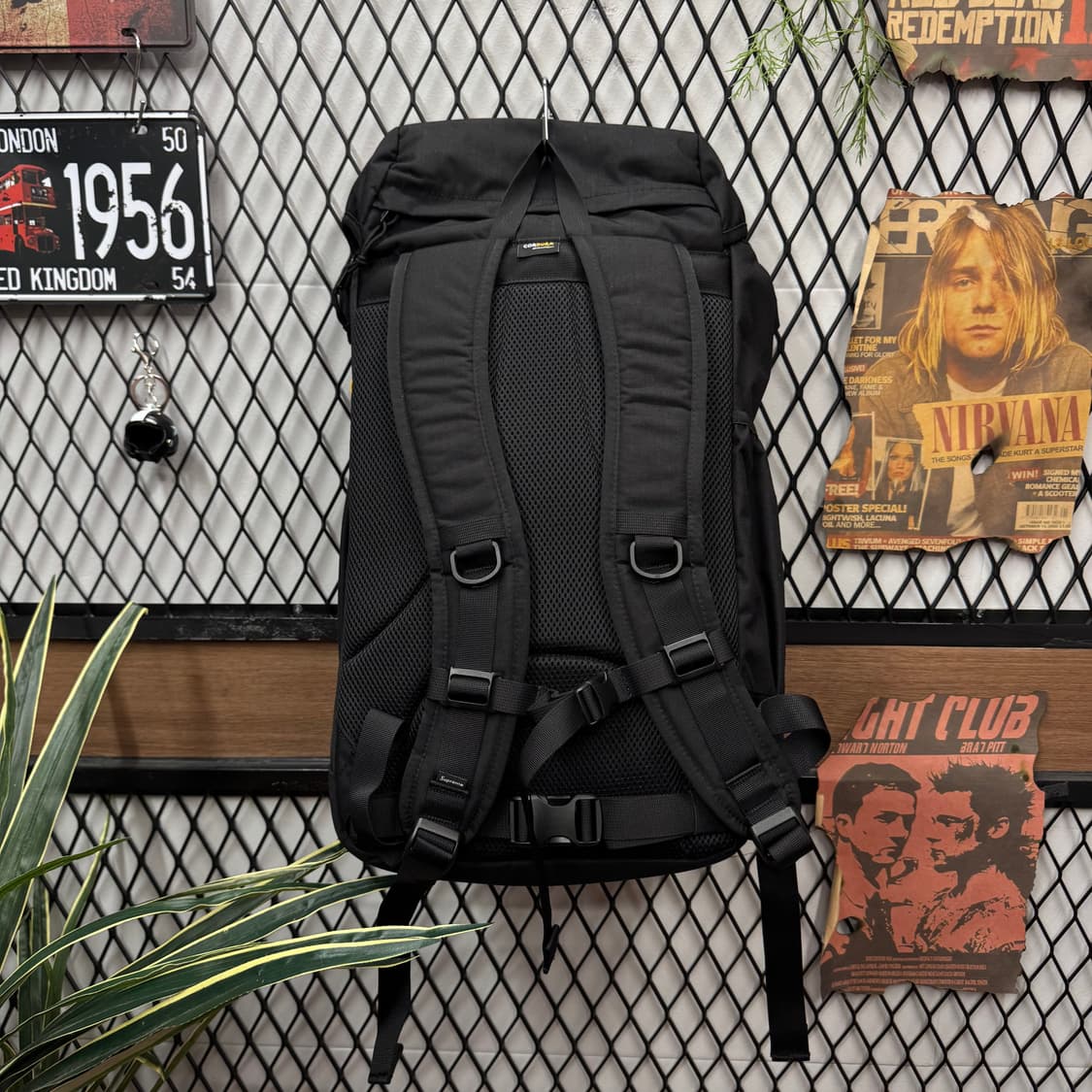 24F/W 슈프림 메쉬 백팩 전면 리플렉티브 디테일 블랙 상품이미지2