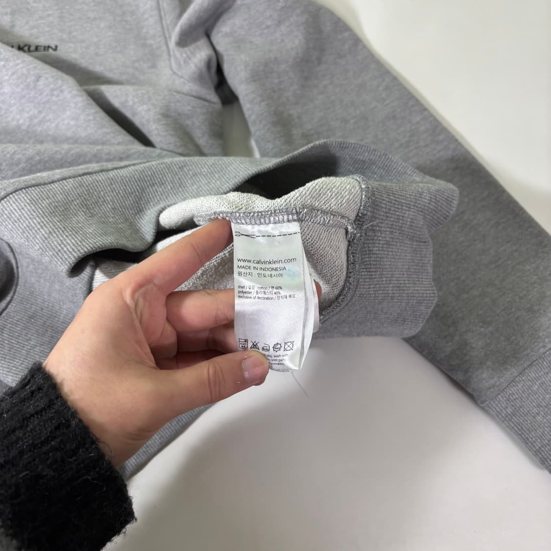 L 캘빈클라인 CK 그레이 스몰로고 맨투맨 상품이미지5