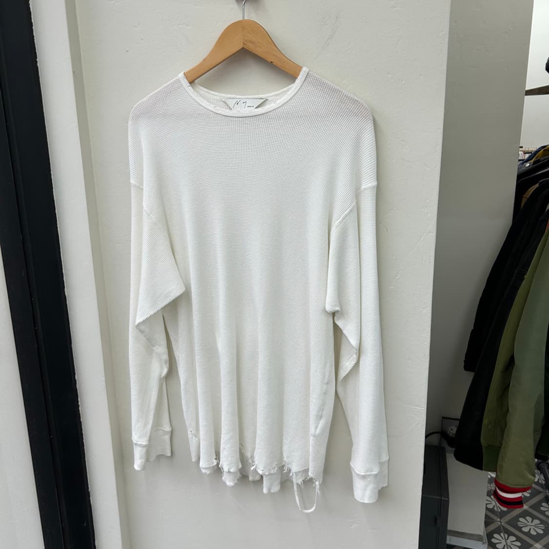 16388 - 안셀름 데미지 와플 크루 롱슬리브 상품이미지2