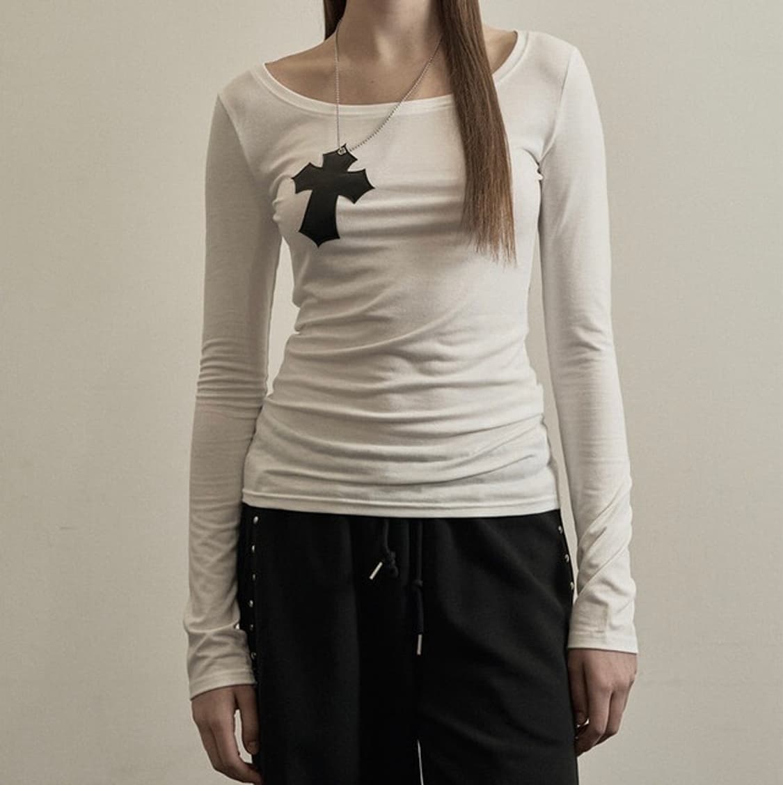 일리오 화이트 크로스 탑 (보풀 하자o) 상품이미지1