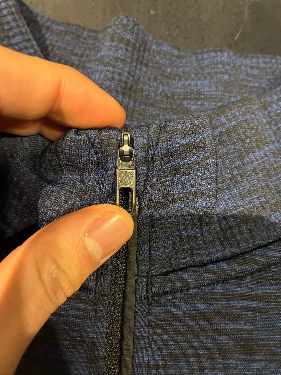 M) 룰루레몬 메탈 벤트 하프 집업 블랙 블루 상품이미지2