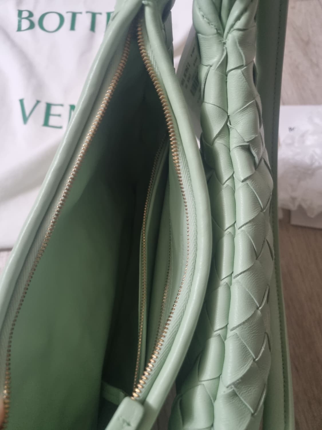 보테가베네타 제멜리 M사이즈 상품이미지3