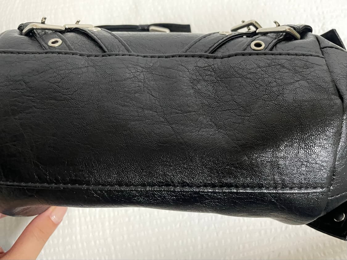 다이닛 STUD POCKET BAG IN BLACK 상품이미지4