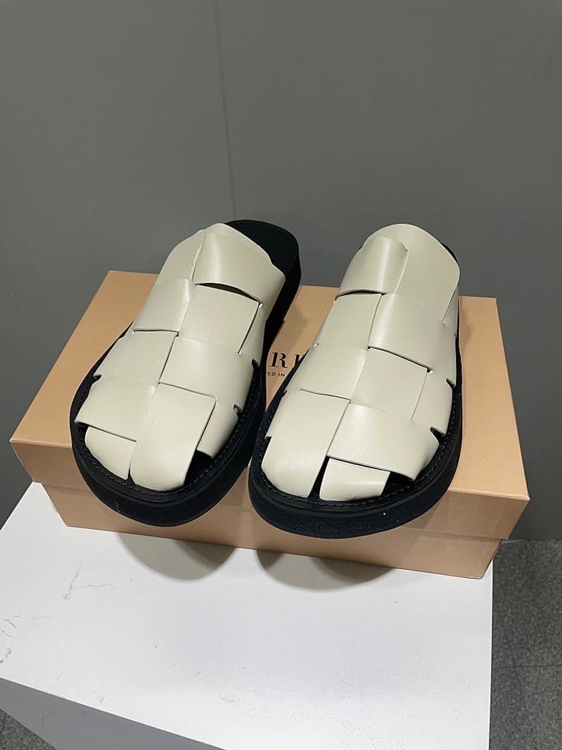 (정품/새상품) 헤레우 남성 커스타드 레더 디라 뮬 샌들 상품이미지4