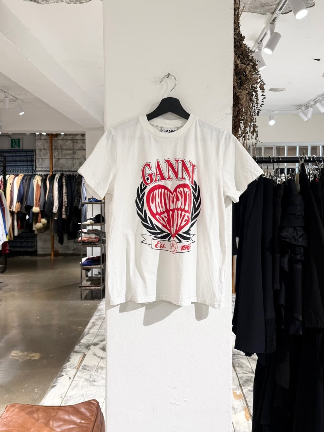 가니 하트 유니버시티 오브 러브 하프 슬리브 티셔츠 상품이미지1