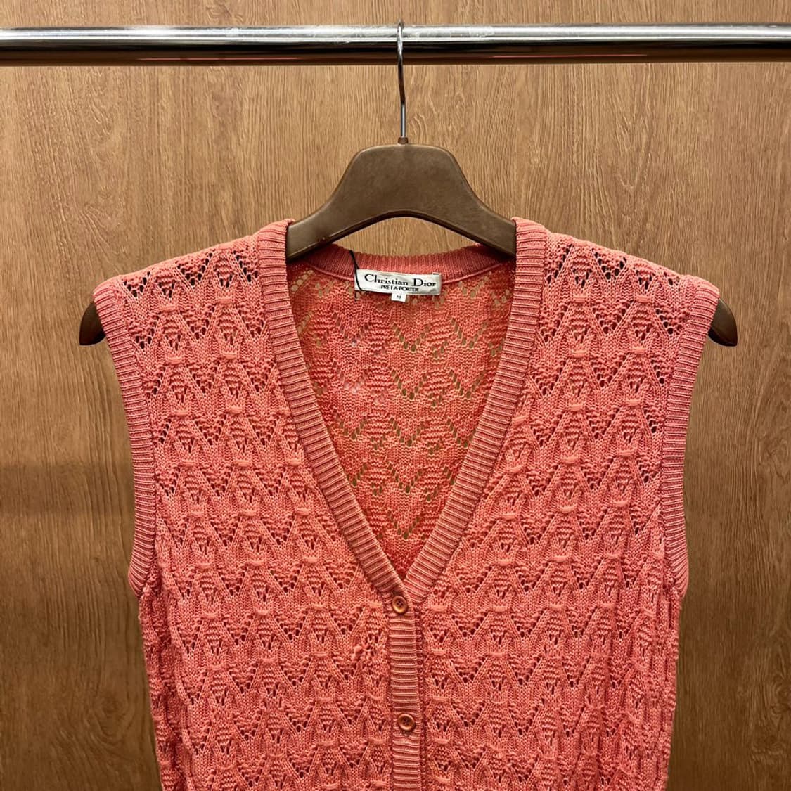 크리스찬 디올 니트 베스트 버튼 클로징 꽈배기 레이스 패턴 디테일 핑크 상품이미지4