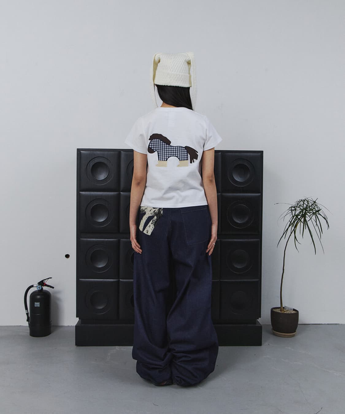 탄산마그네슘 포니 아플리케 티셔츠 상품이미지1