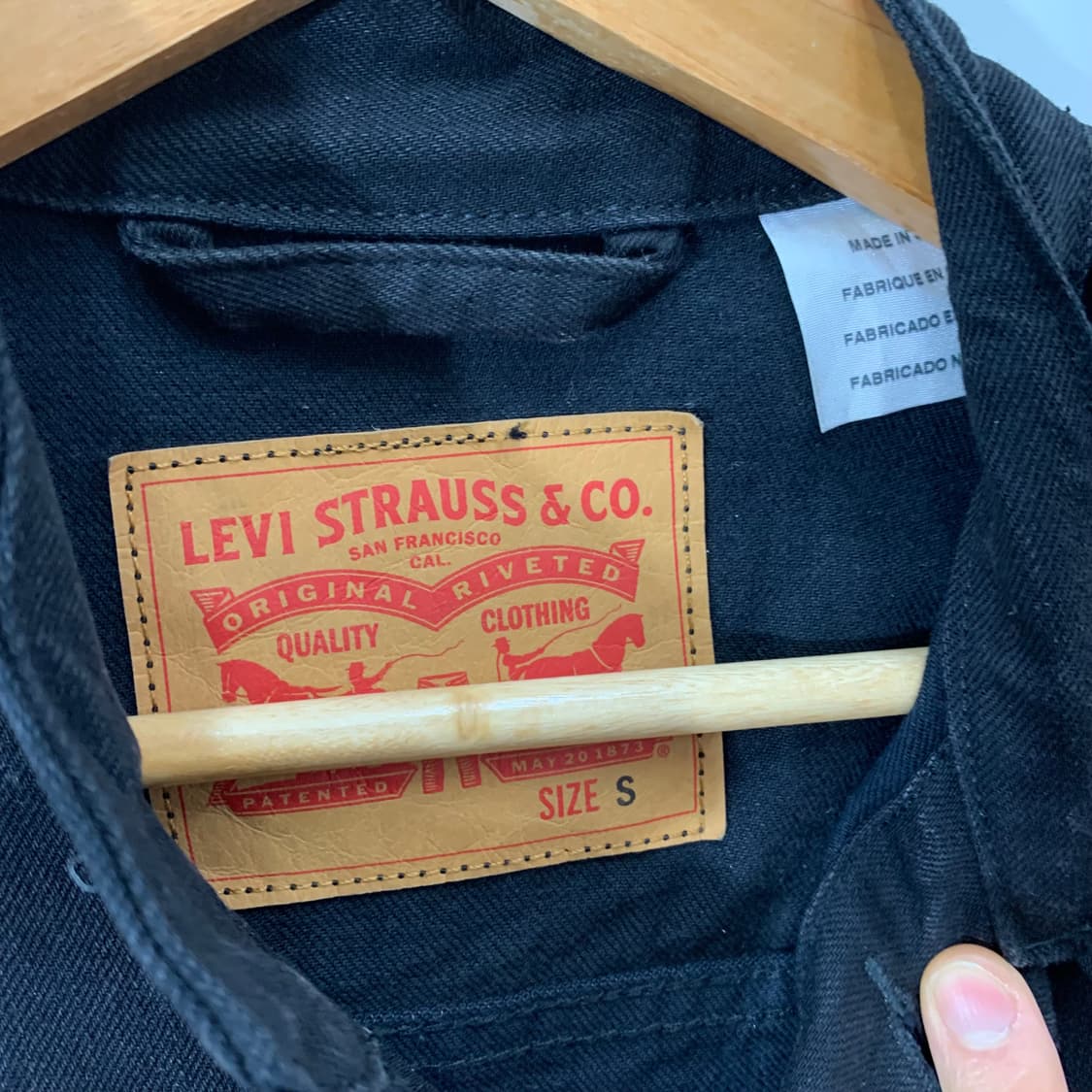 리바이스 스탠드카라 흑청 트러커 데님 자켓 상품이미지3