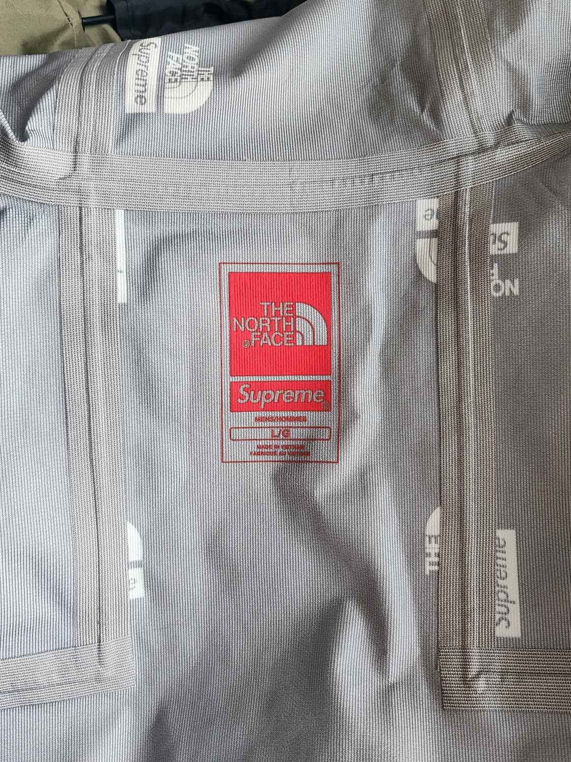 슈프림 x 노스페이스  테이프 심 자켓 올리브  상품이미지4