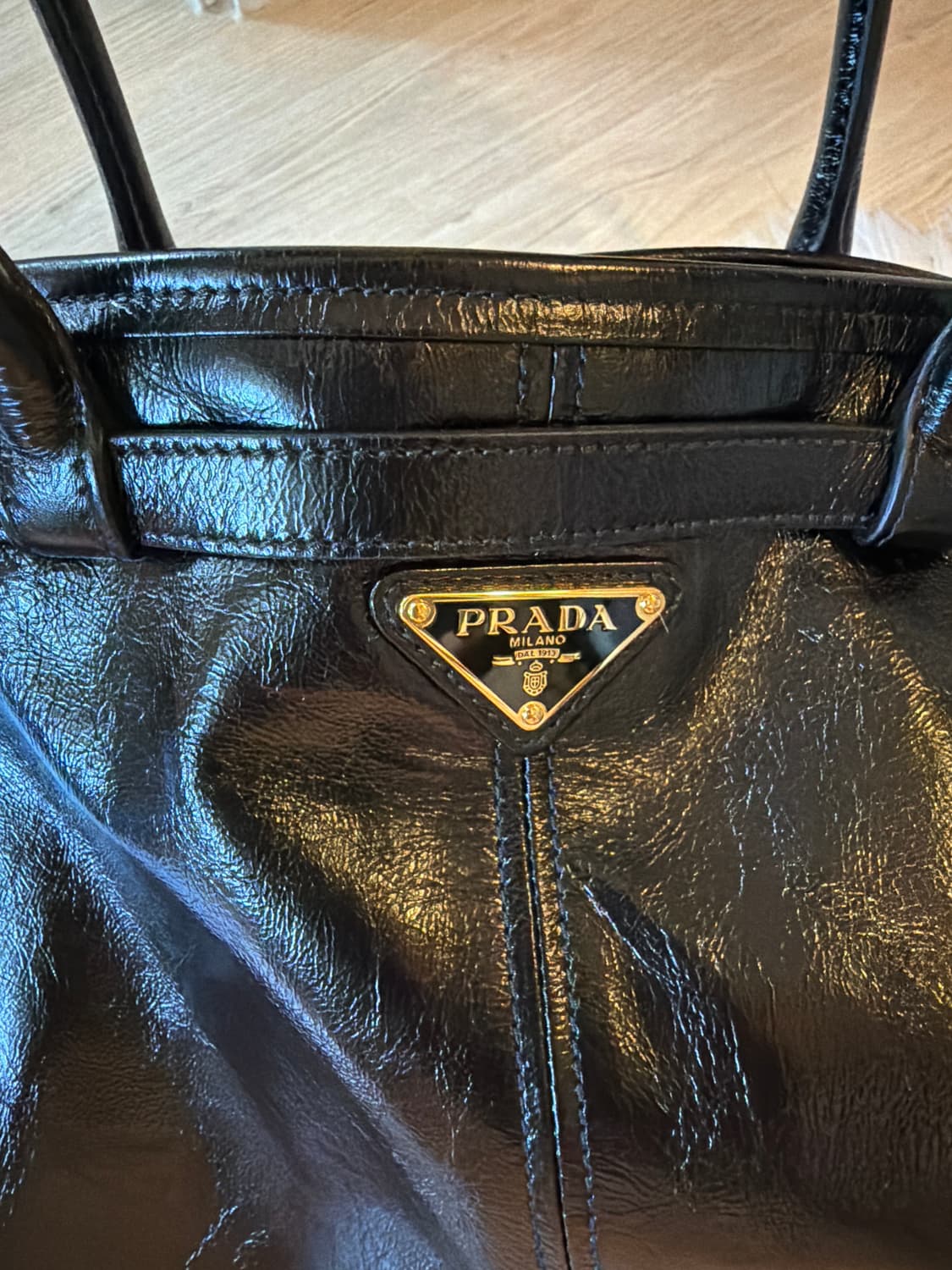 Prada Bonnie Extra Large Leather Handbag 상품이미지4