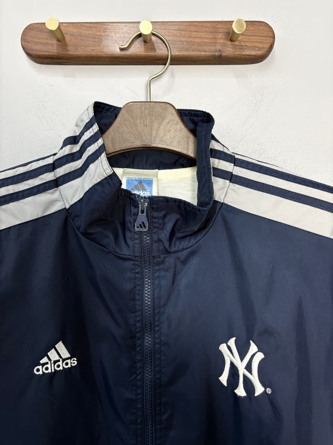 아디다스 뉴욕양키스 네이비 나일론쉘 바람막이자켓A3643  상품이미지3